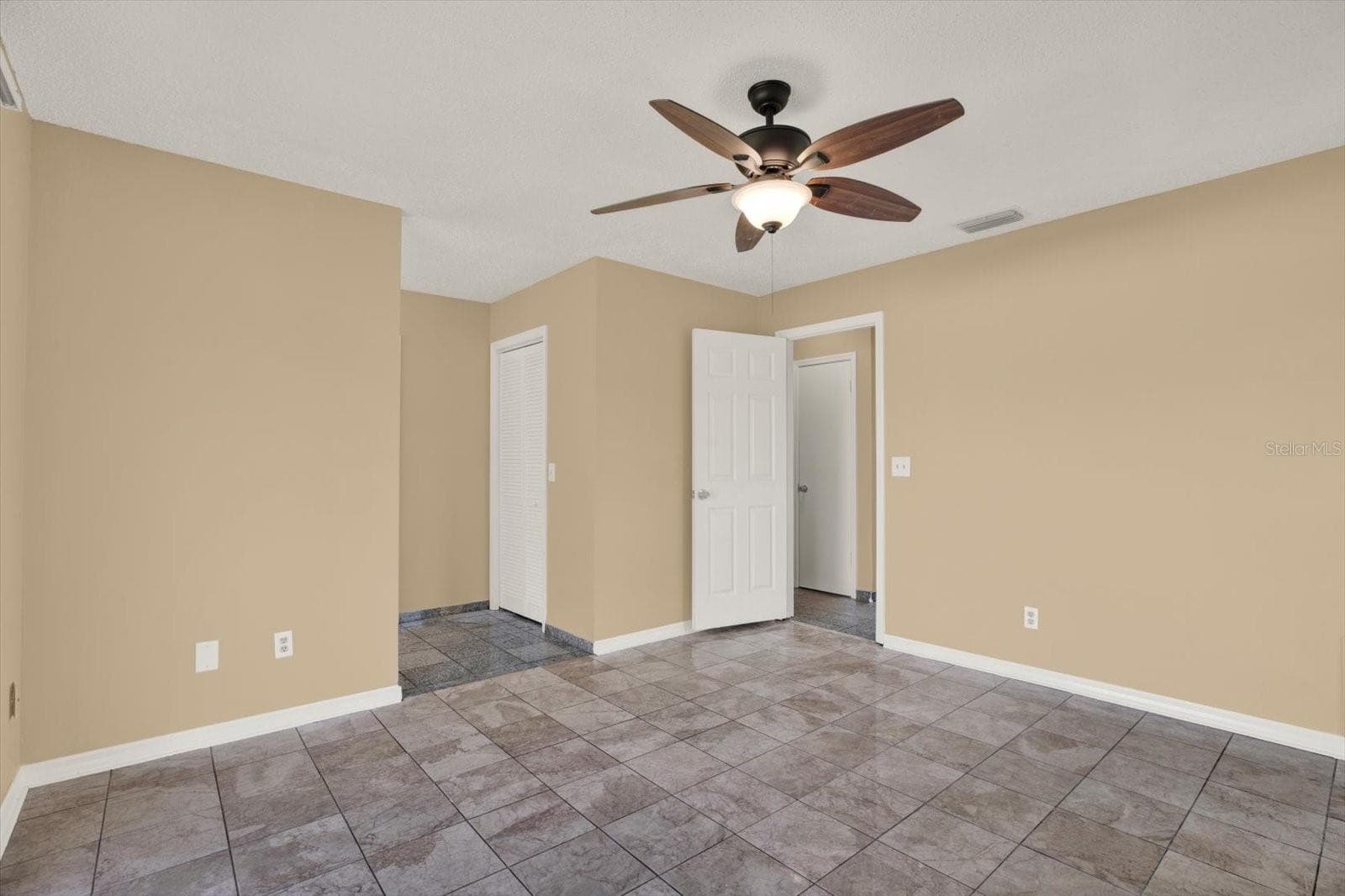 Single Family Residence at 6238 COVEWOOD DR, SPRING HILL, photo 9 of 20