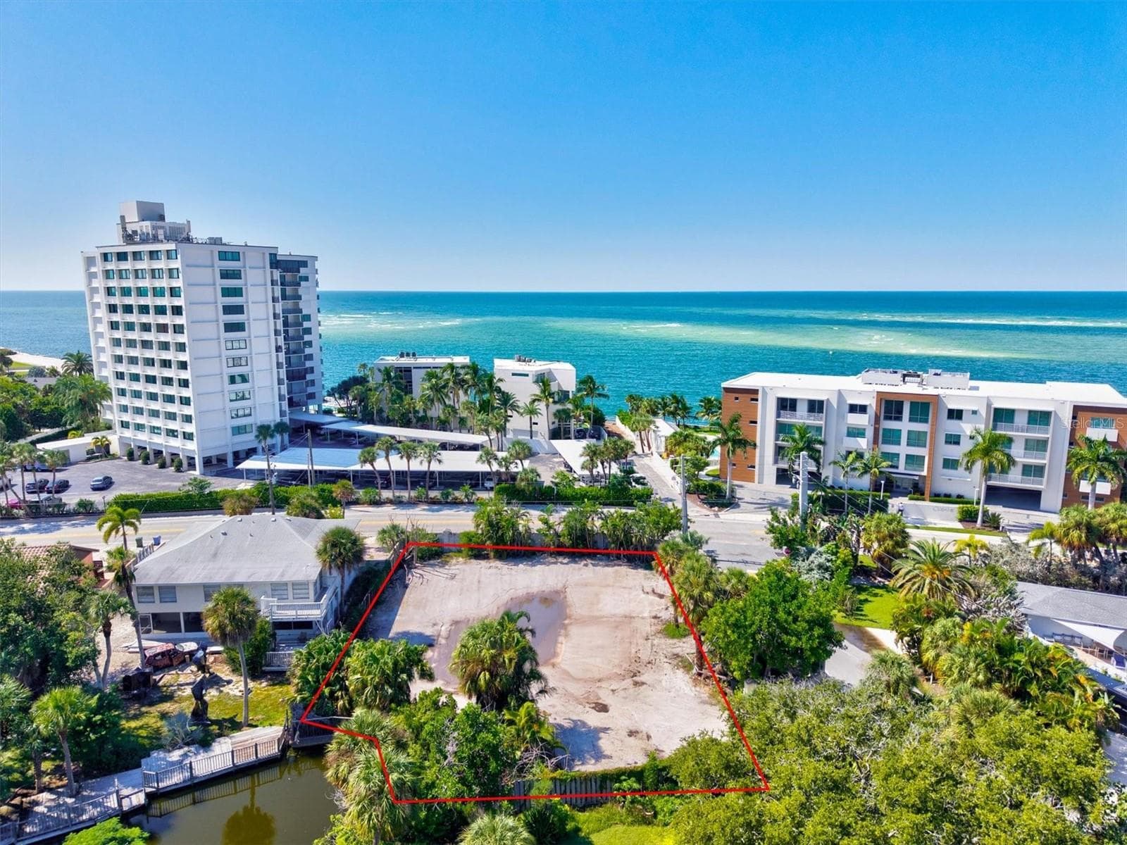 The red lines are approximate. - 4805 OCEAN BLVD, SARASOTA