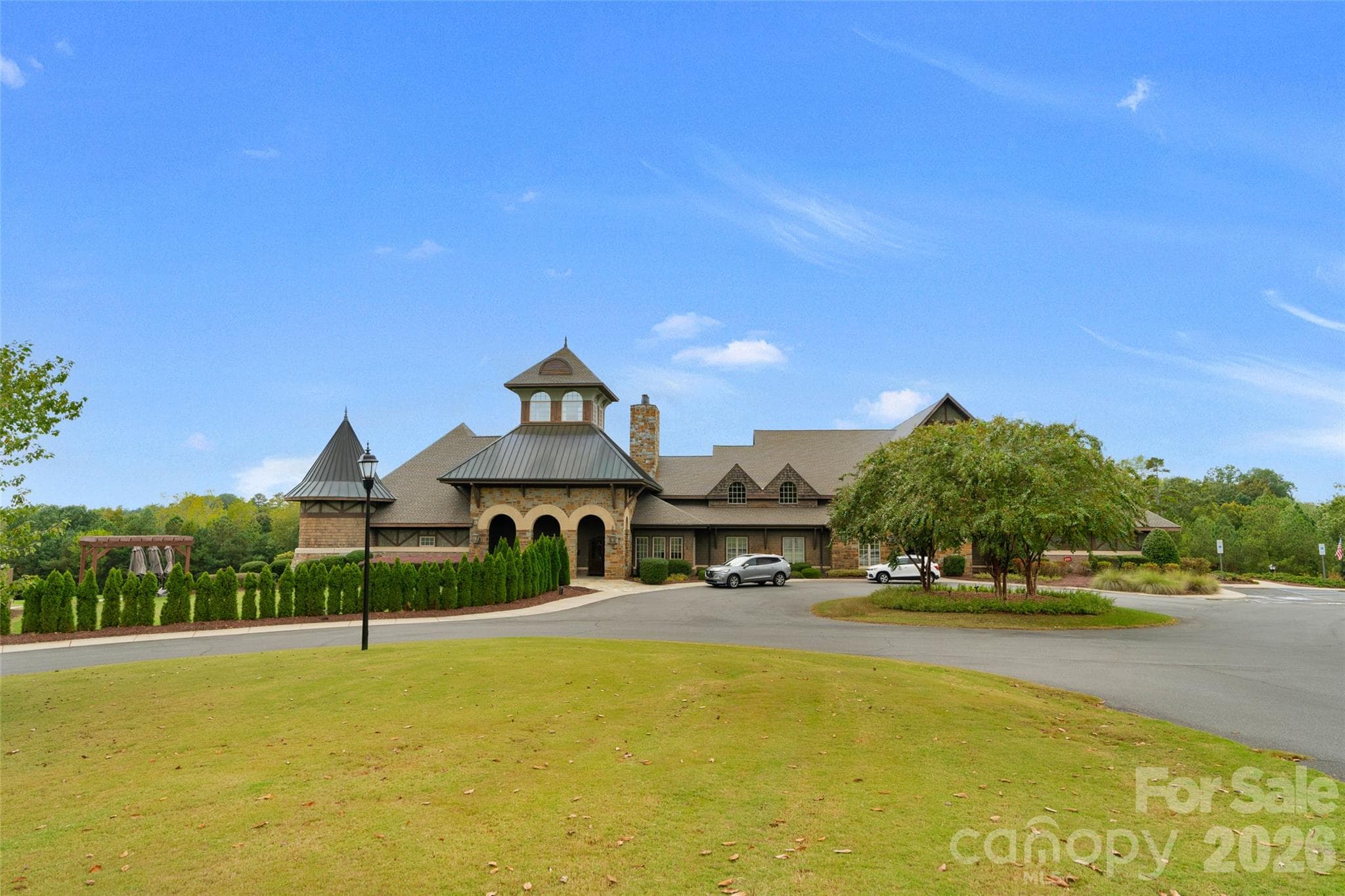 The prestigious Palisades Golf and Country Club (extra membership required) - 16815 Lookout Landing Lane, Charlotte