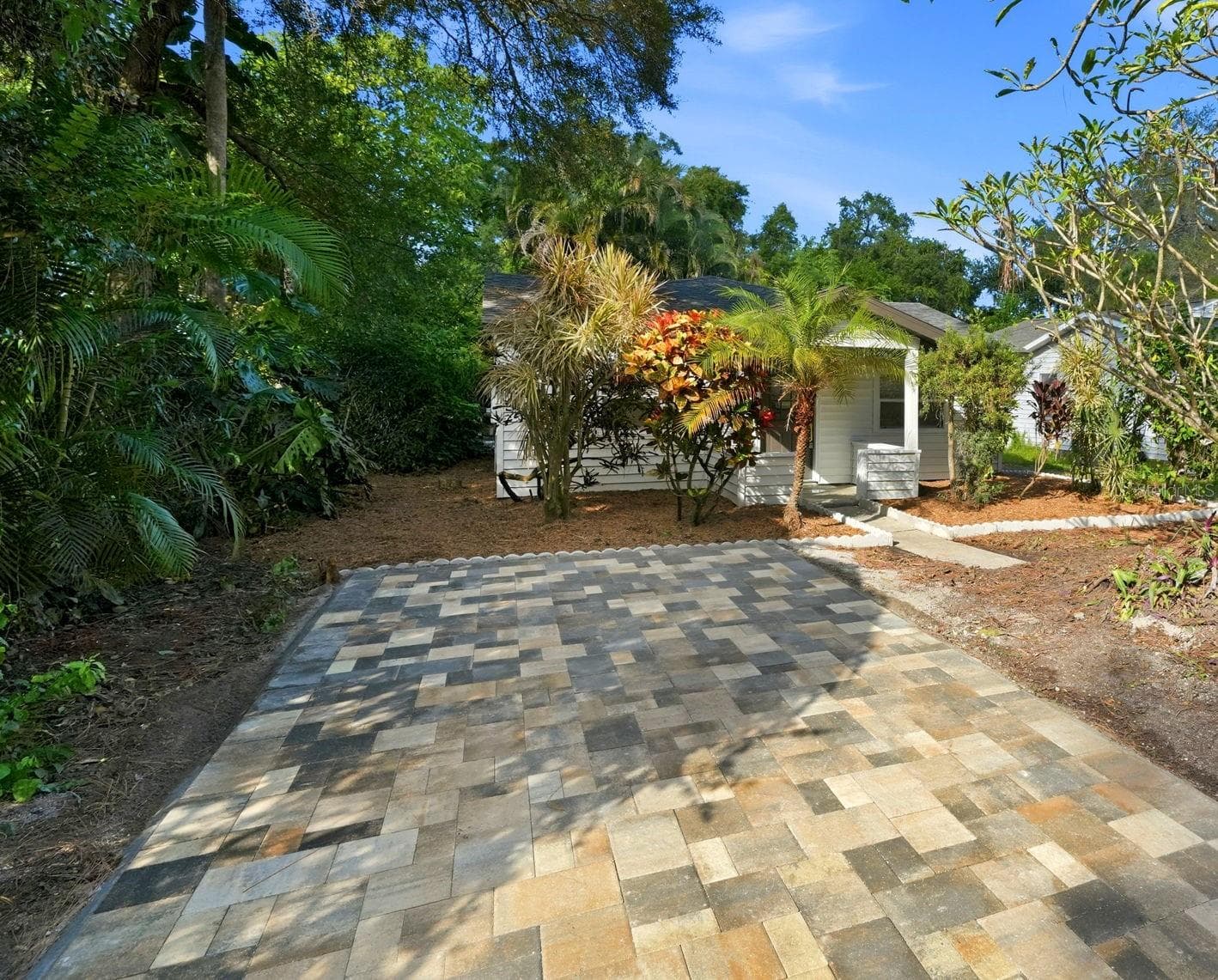 Single Family Residence at 7909 49TH AVE N, ST PETERSBURG, photo 3 of 28
