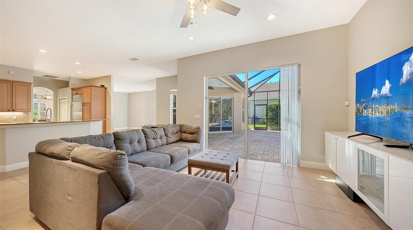 Family room - 819 GOLDEN POND CT, OSPREY