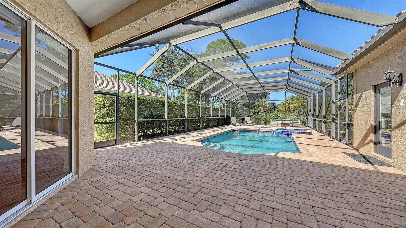 Screen enclosed paver pool deck - 819 GOLDEN POND CT, OSPREY
