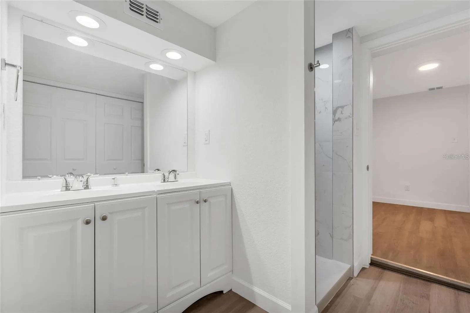 Primary bathroom with dual vanity. - 438 VIRGINIA AVE, ST CLOUD