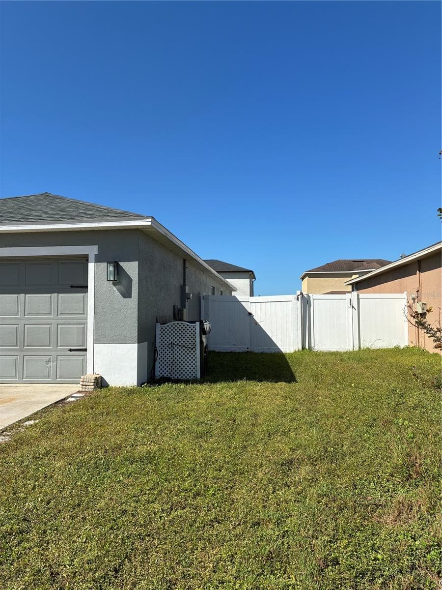 Single Family Residence at 4390 SUN CENTER RD, MULBERRY, photo 4 of 14