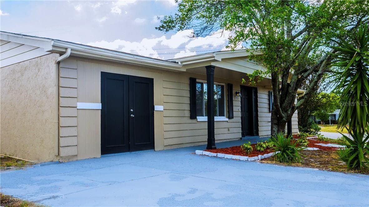 Single Family Residence at 3451 DEVONSHIRE DR, HOLIDAY, photo 2 of 8