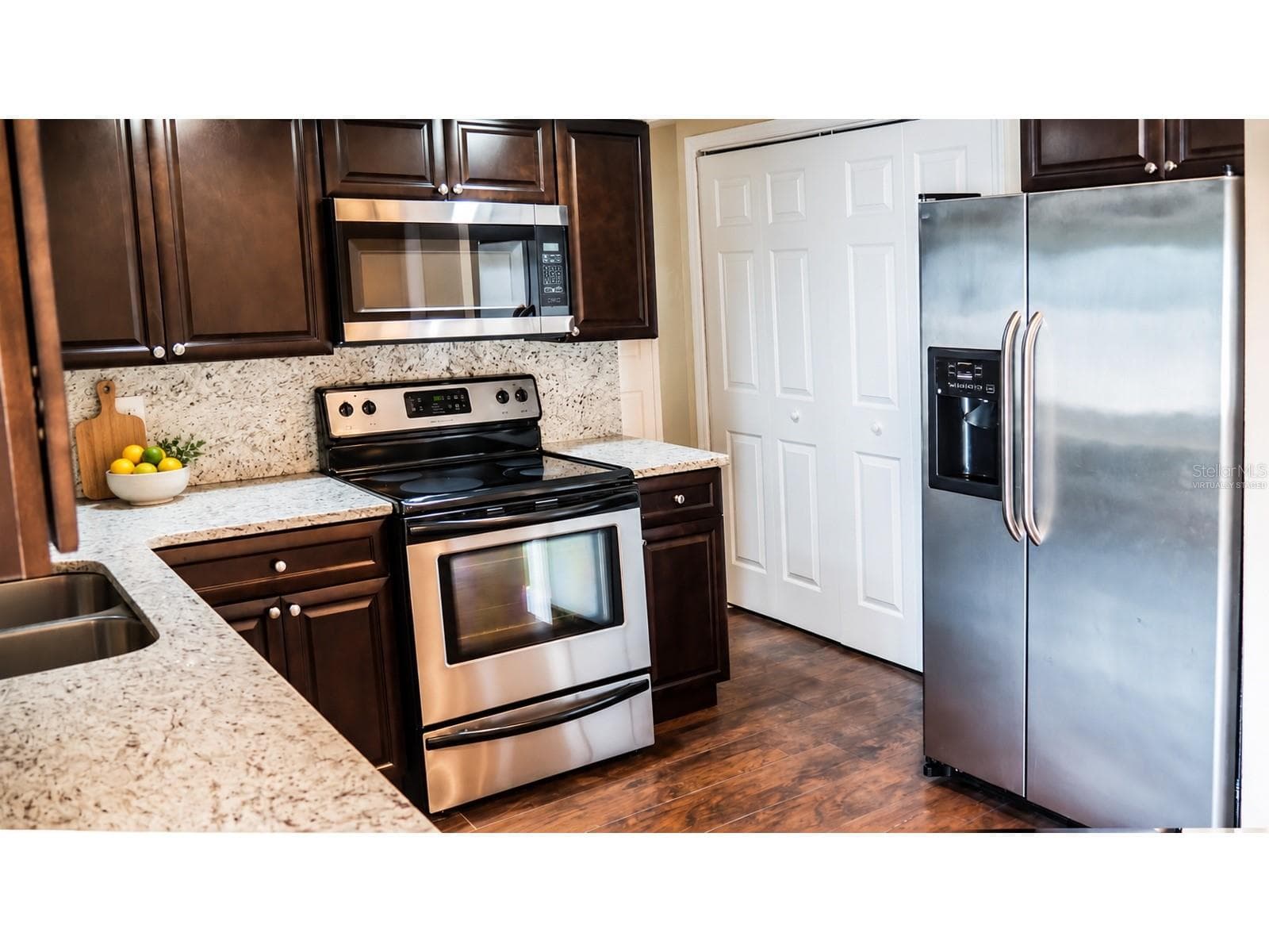 Virtually staged - 3451 DEVONSHIRE DR, HOLIDAY