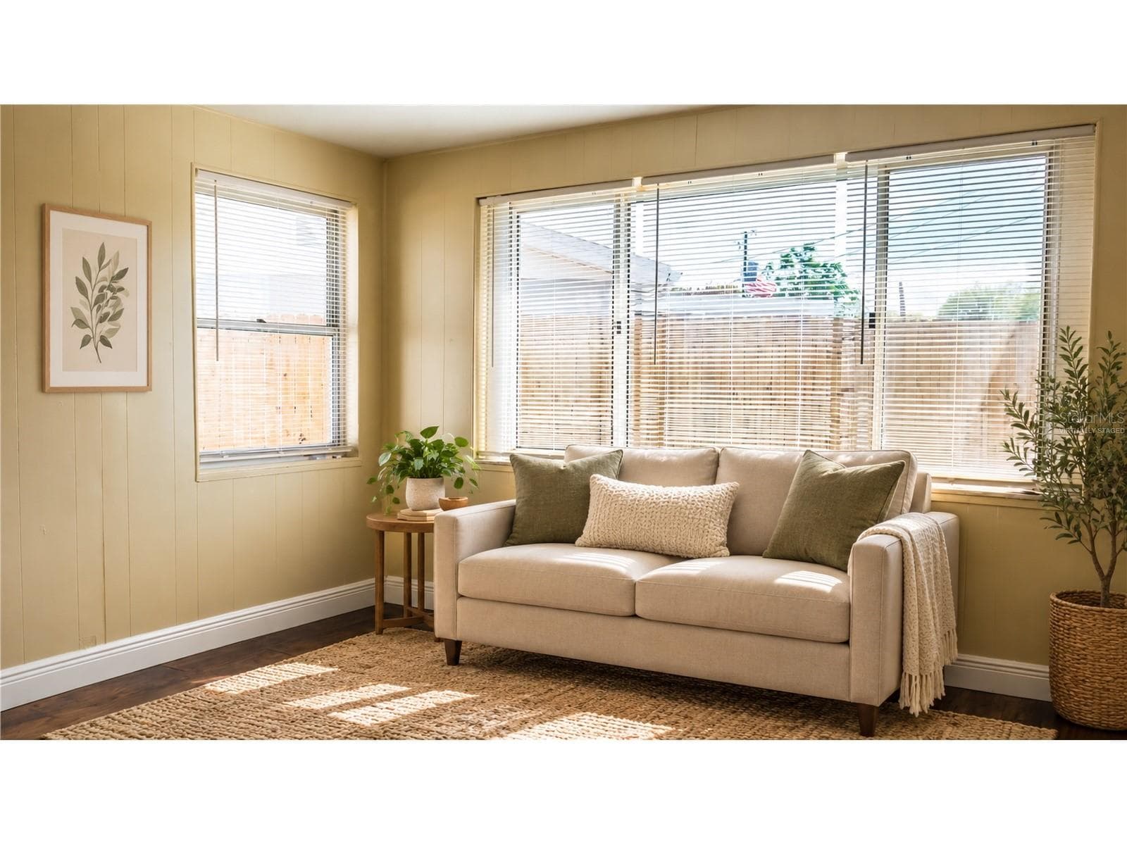 Virtually staged - 3451 DEVONSHIRE DR, HOLIDAY