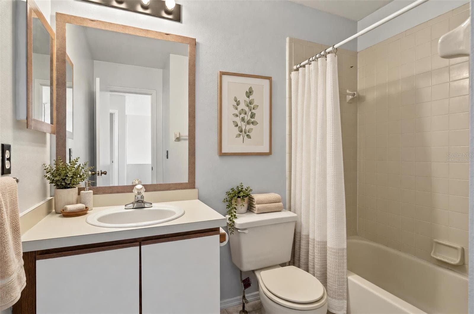 Virtually Staged - 3117 SANDY SHORE LN, KISSIMMEE