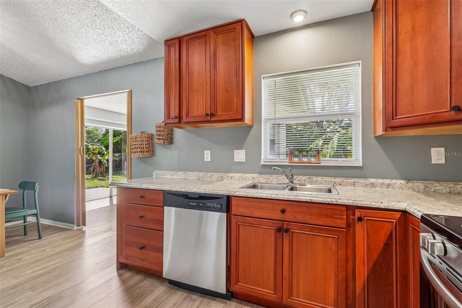 Everyone loves a window in the kitchen especially over the sink! The doorway tot he bonus room is to the left of the kitchen. This is also the access to the backyard. - 1332 BOREAS DR, ORLANDO