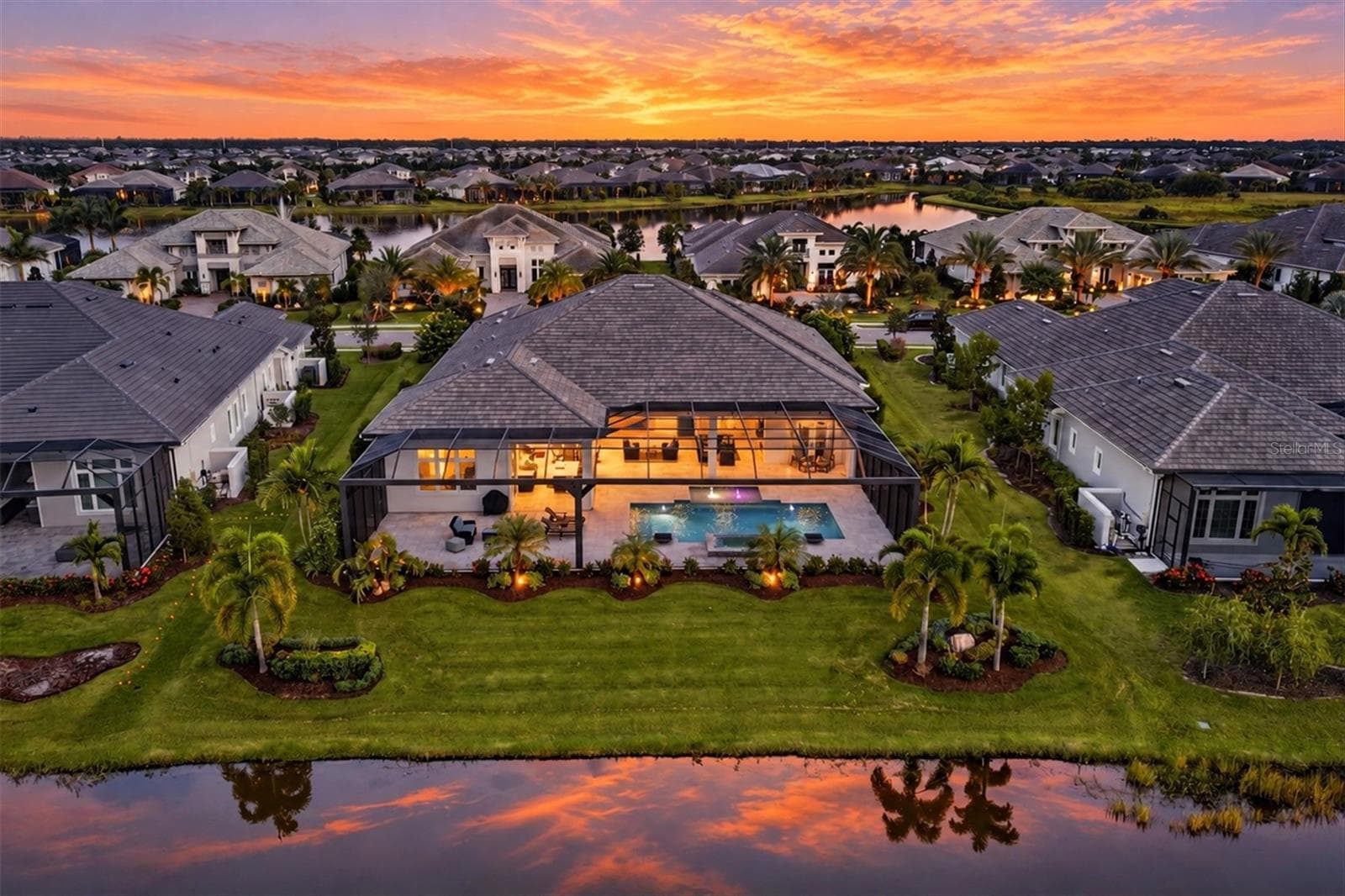 Single Family Residence at 17015 CLEARLAKE AVE, LAKEWOOD RANCH, photo 19 of 74