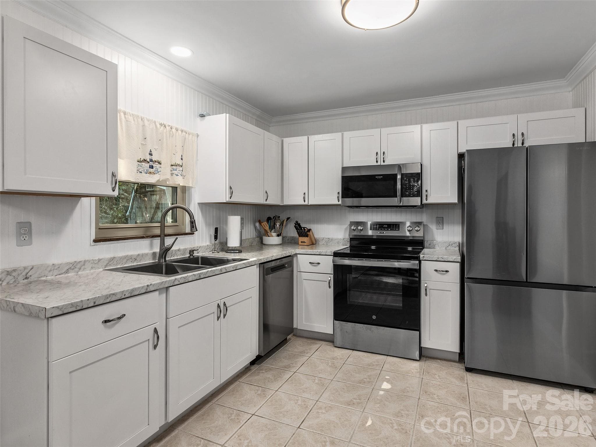 Updated kitchen with newer appliances - 110 Shelly Drive, Hendersonville