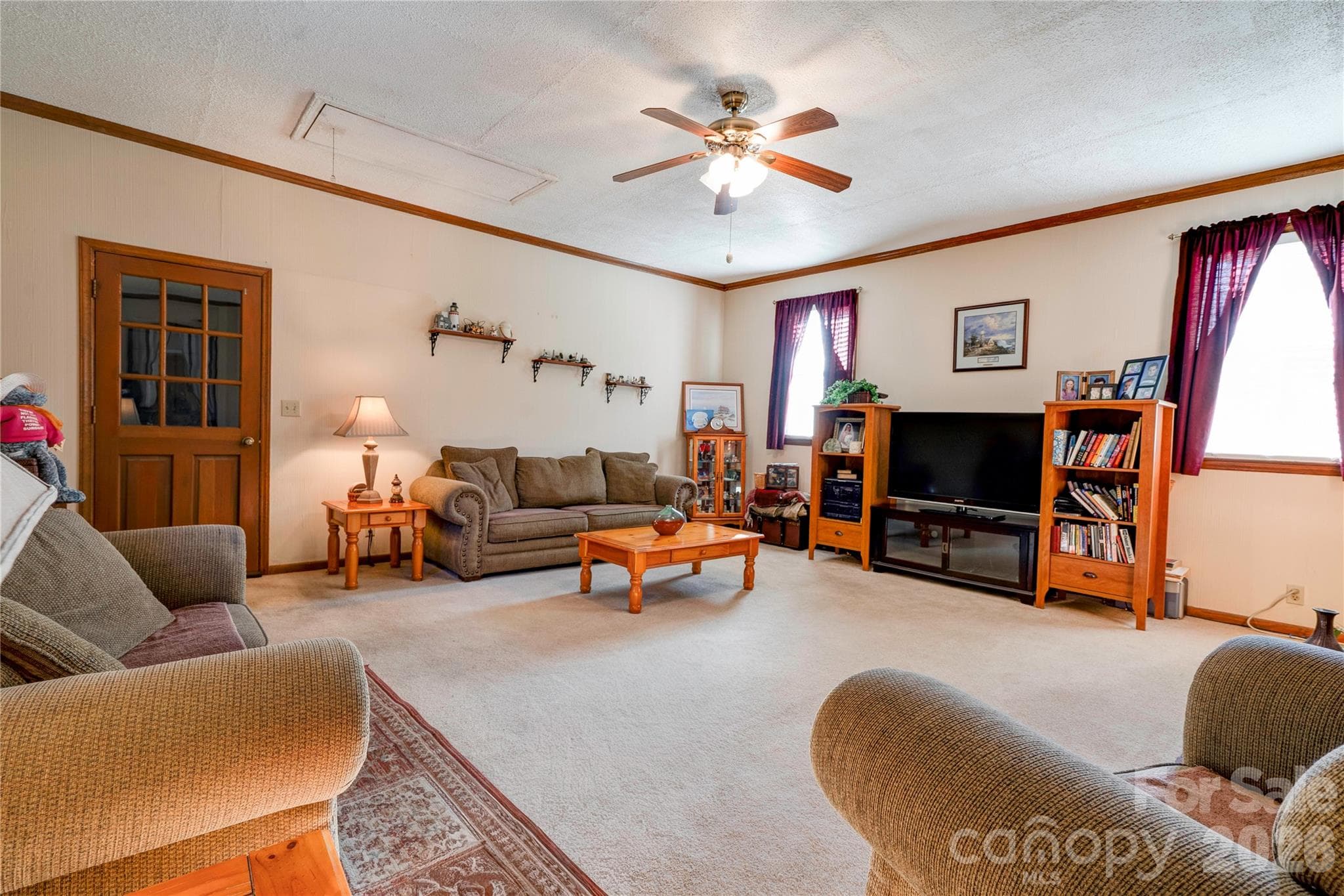 Family Room - 1550 Burke Road, Shelby