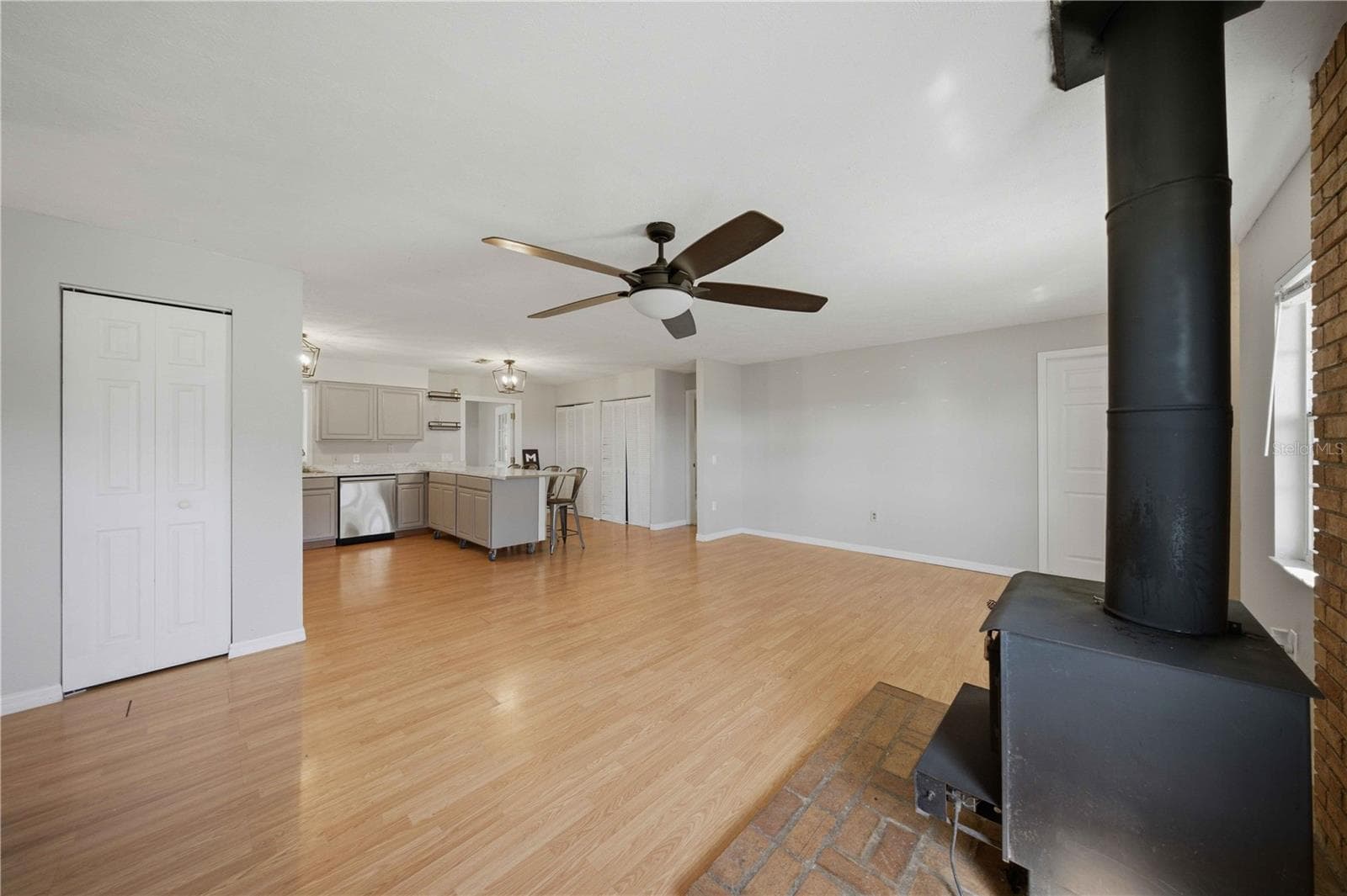 Single Family Residence at 15600 NE JACKSONVILLE RD, CITRA, photo 5 of 28