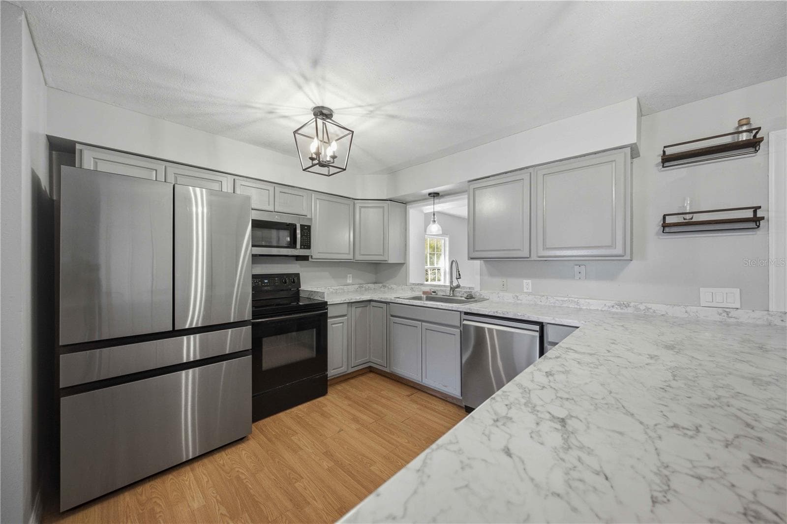 Single Family Residence at 15600 NE JACKSONVILLE RD, CITRA, photo 7 of 28