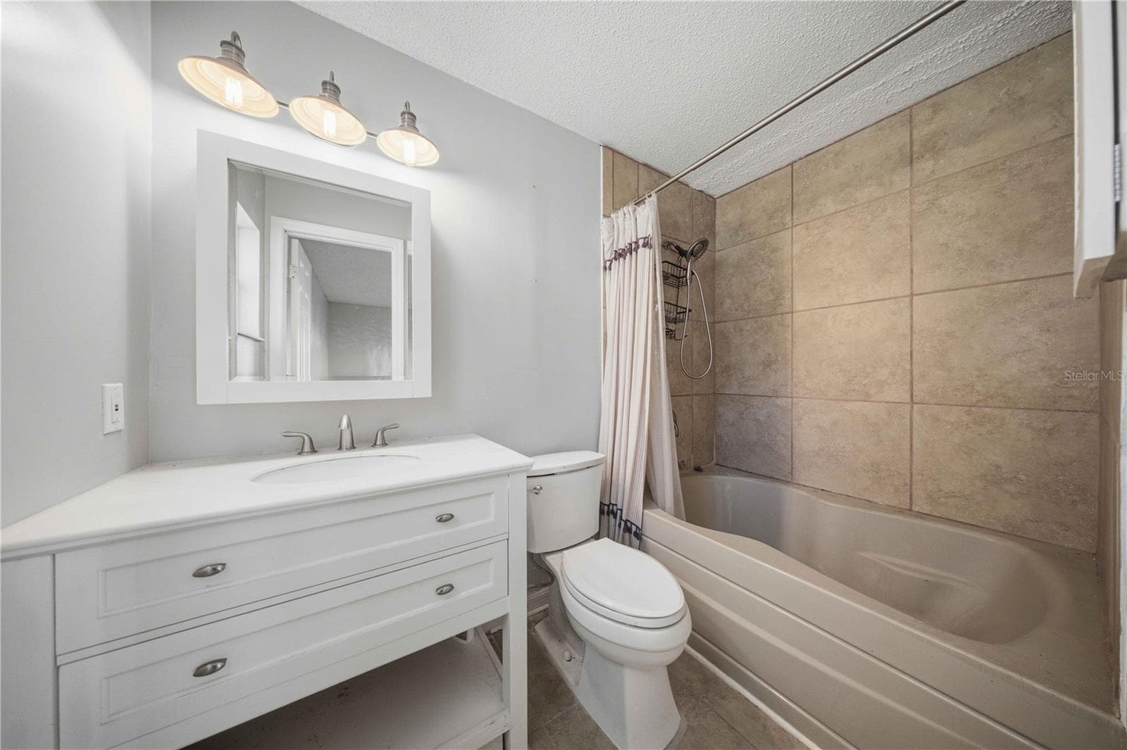 Single Family Residence at 15600 NE JACKSONVILLE RD, CITRA, photo 11 of 28