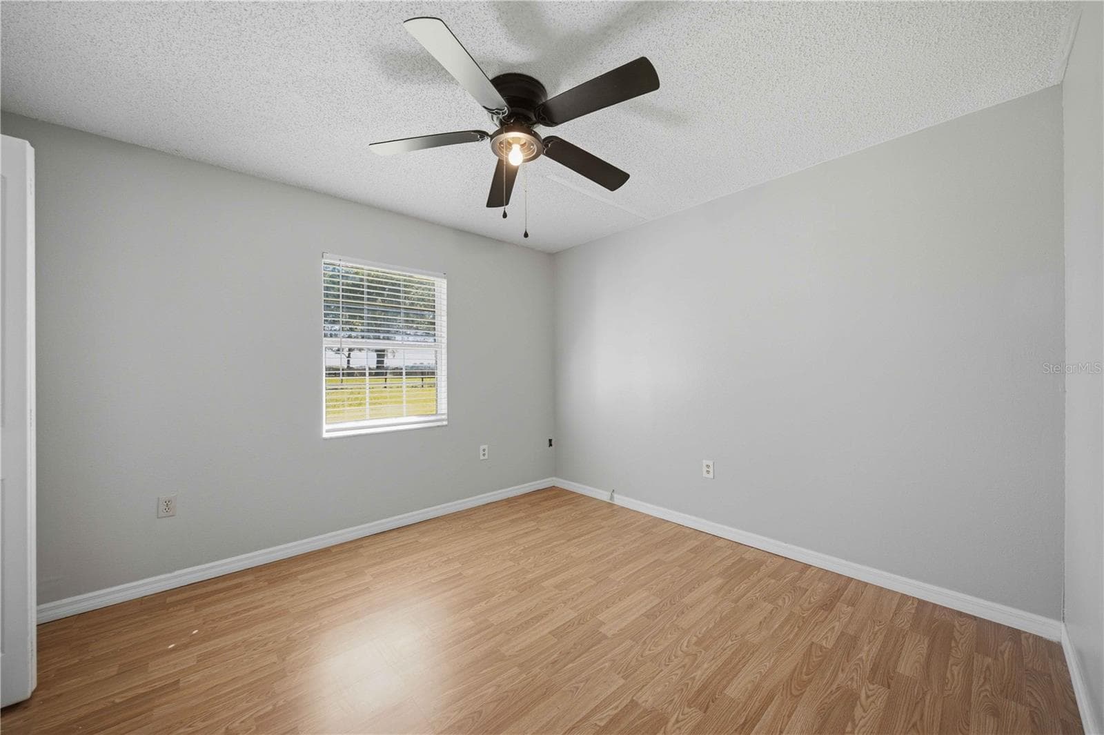Single Family Residence at 15600 NE JACKSONVILLE RD, CITRA, photo 13 of 28