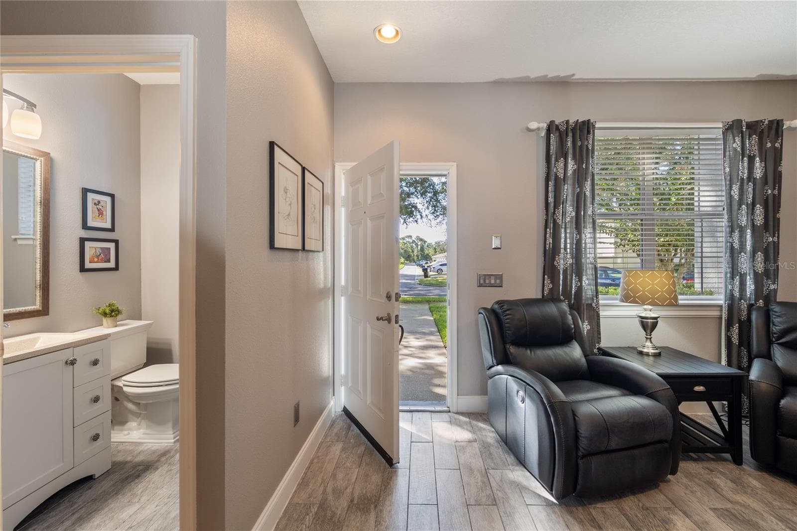 Entry into the home - 8516 DANFORTH DR, WINDERMERE