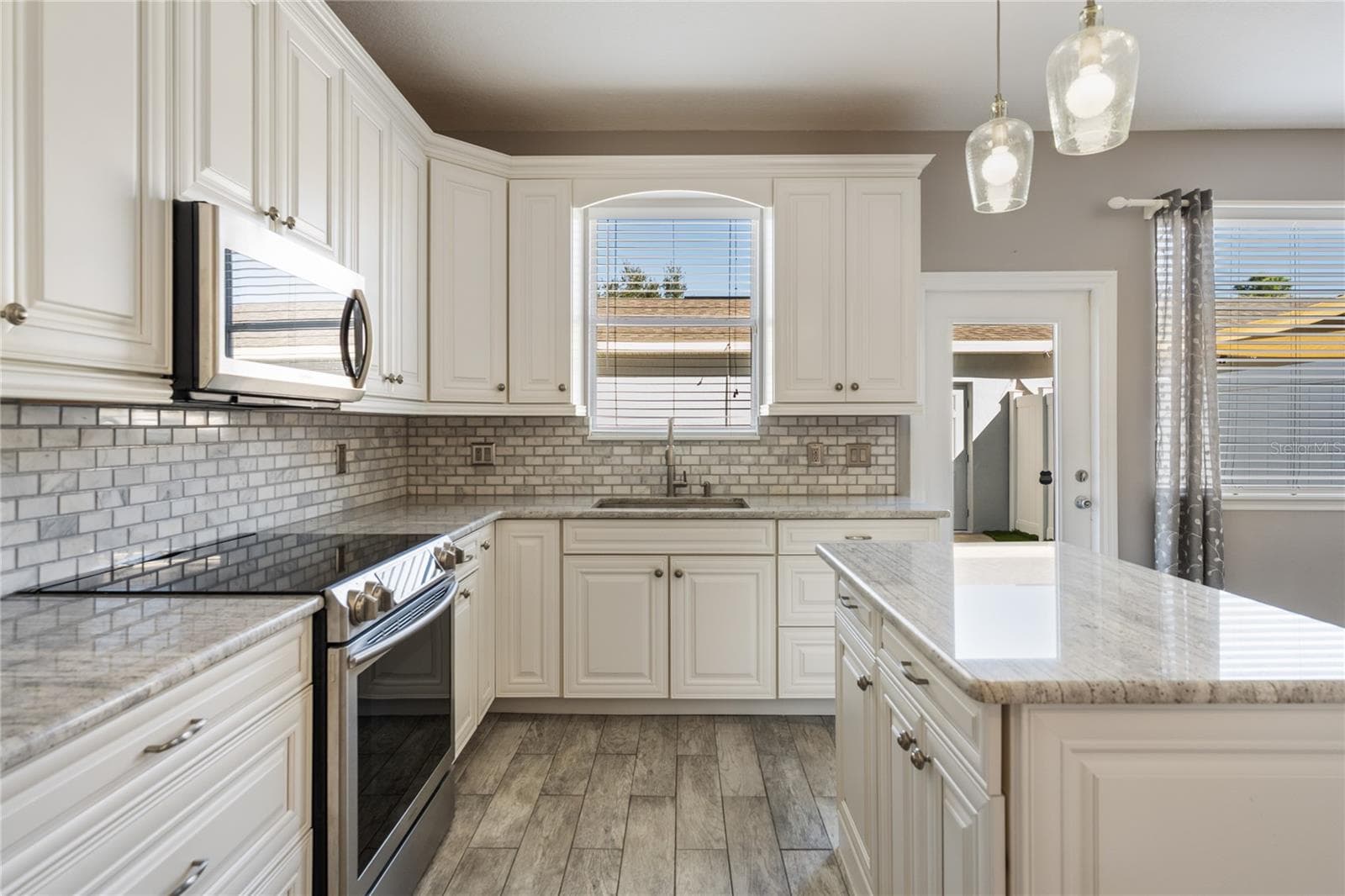 Kitchen with stainless steel appliances included! - 8516 DANFORTH DR, WINDERMERE