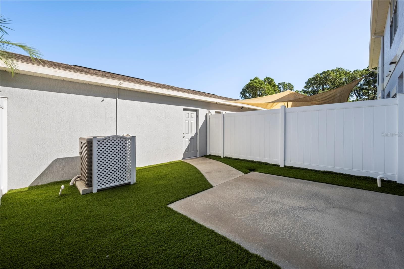 Courtyard privacy - 8516 DANFORTH DR, WINDERMERE