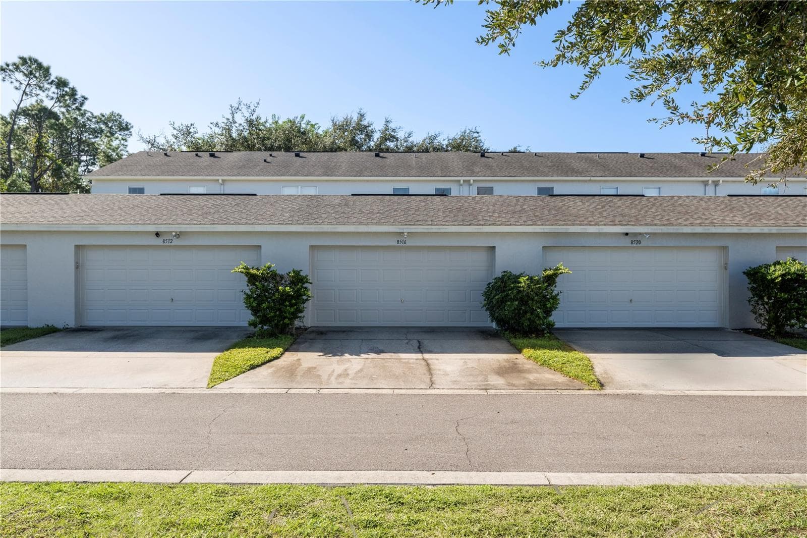 Rear-entry 2-car garage - 8516 DANFORTH DR, WINDERMERE