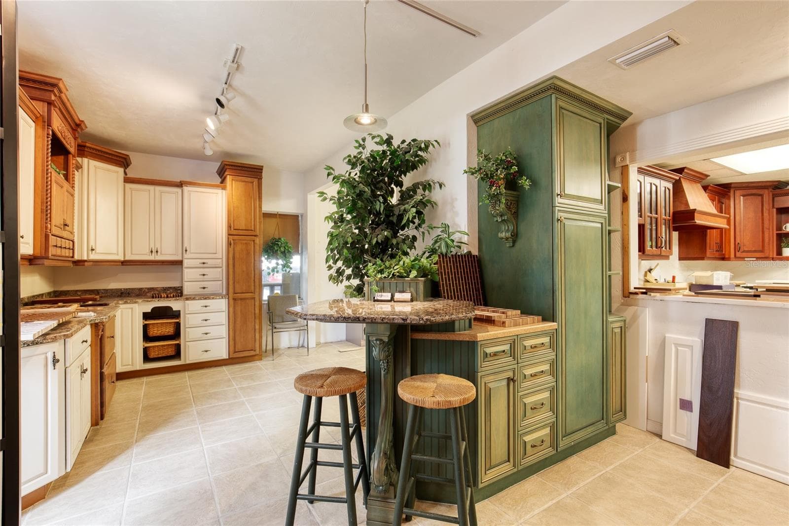 Cabinetry Showroom - 4 & 6 AVIATOR WAY, ORMOND BEACH