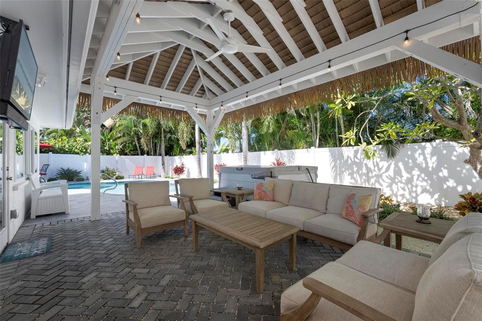 Tikki covered pergola and outdoor space - 504 69TH ST, HOLMES BEACH