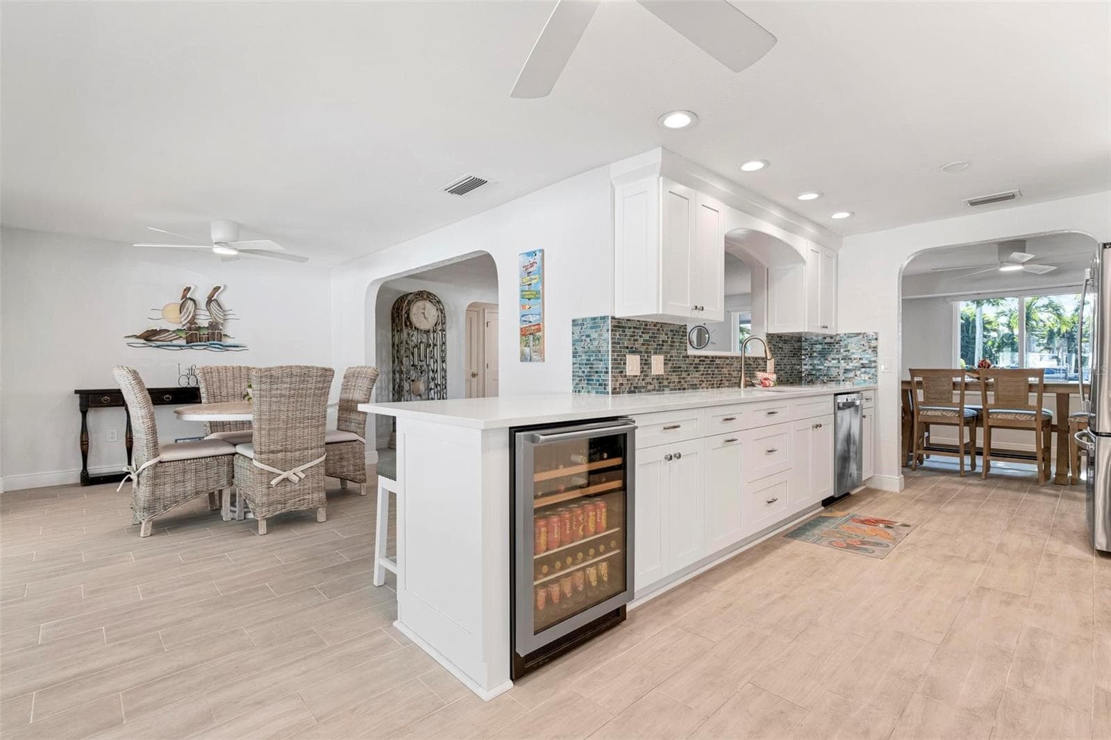 Kitchen with wine fridge and eat in breakfast bar - 504 69TH ST, HOLMES BEACH