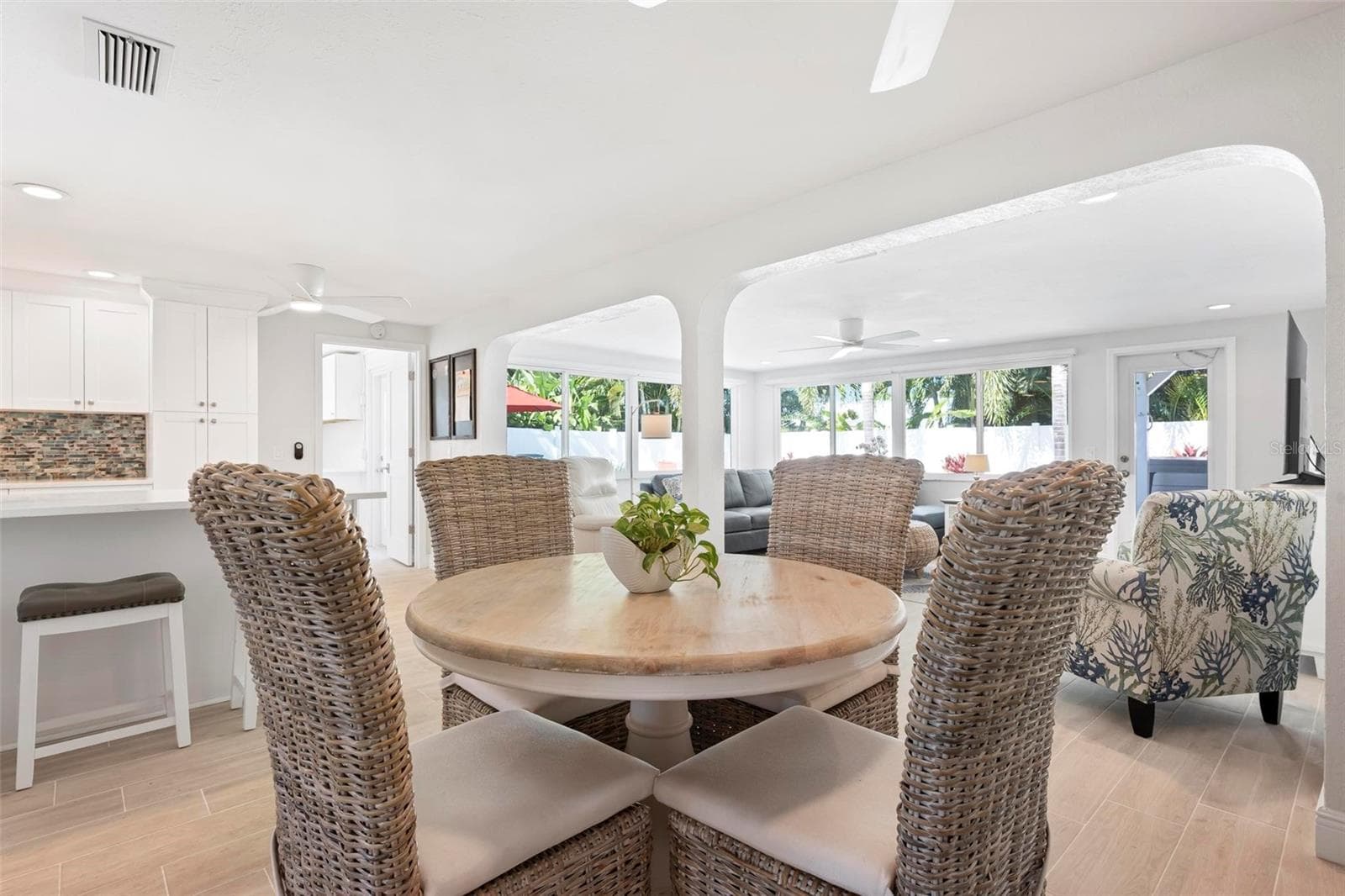 Breakfast area - 504 69TH ST, HOLMES BEACH