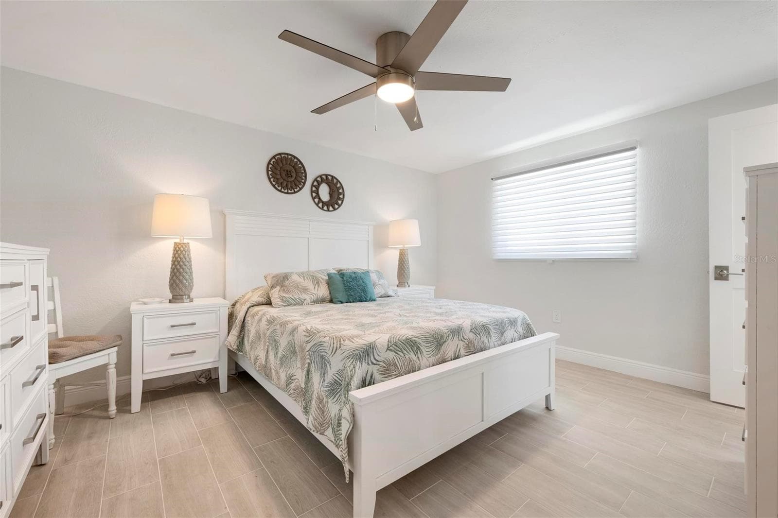 Primary bedroom with ensuite bath - 504 69TH ST, HOLMES BEACH