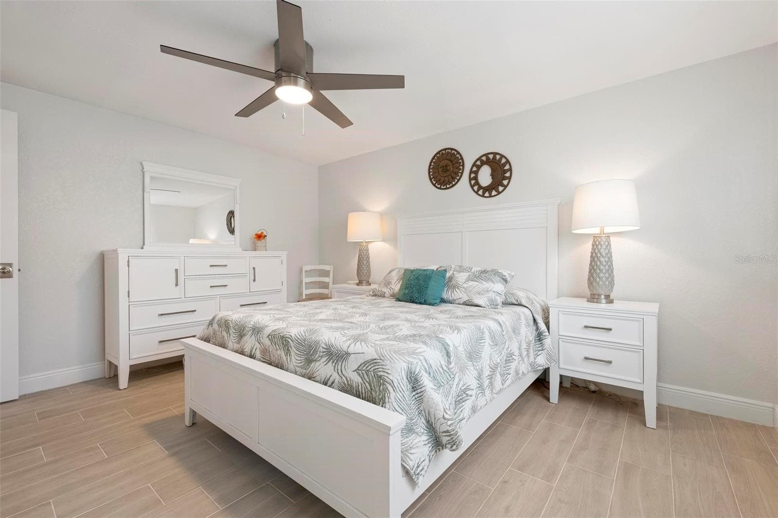 Primary bedroom with ensuite bath - 504 69TH ST, HOLMES BEACH