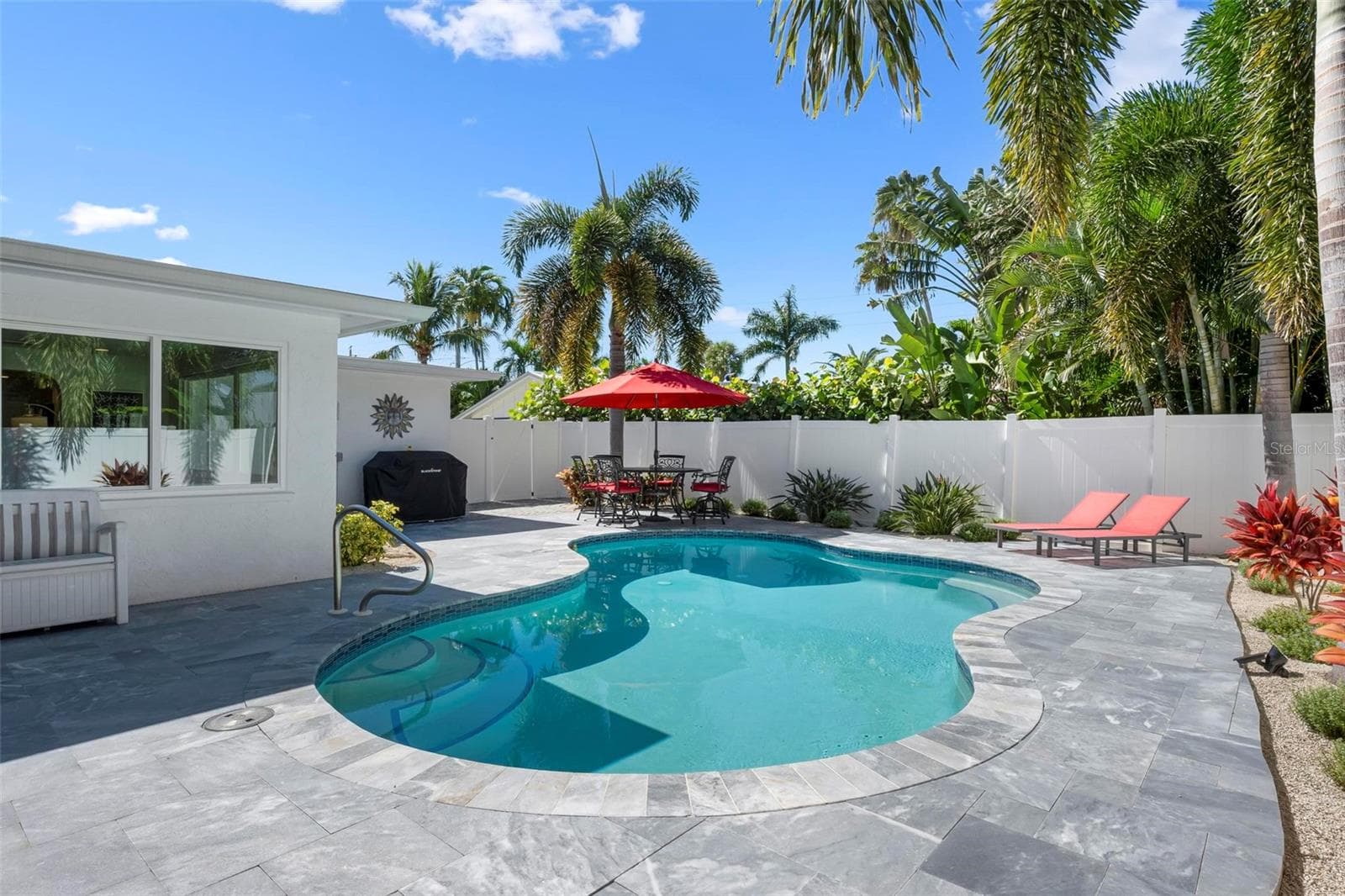 Heated saltwater pool - 504 69TH ST, HOLMES BEACH