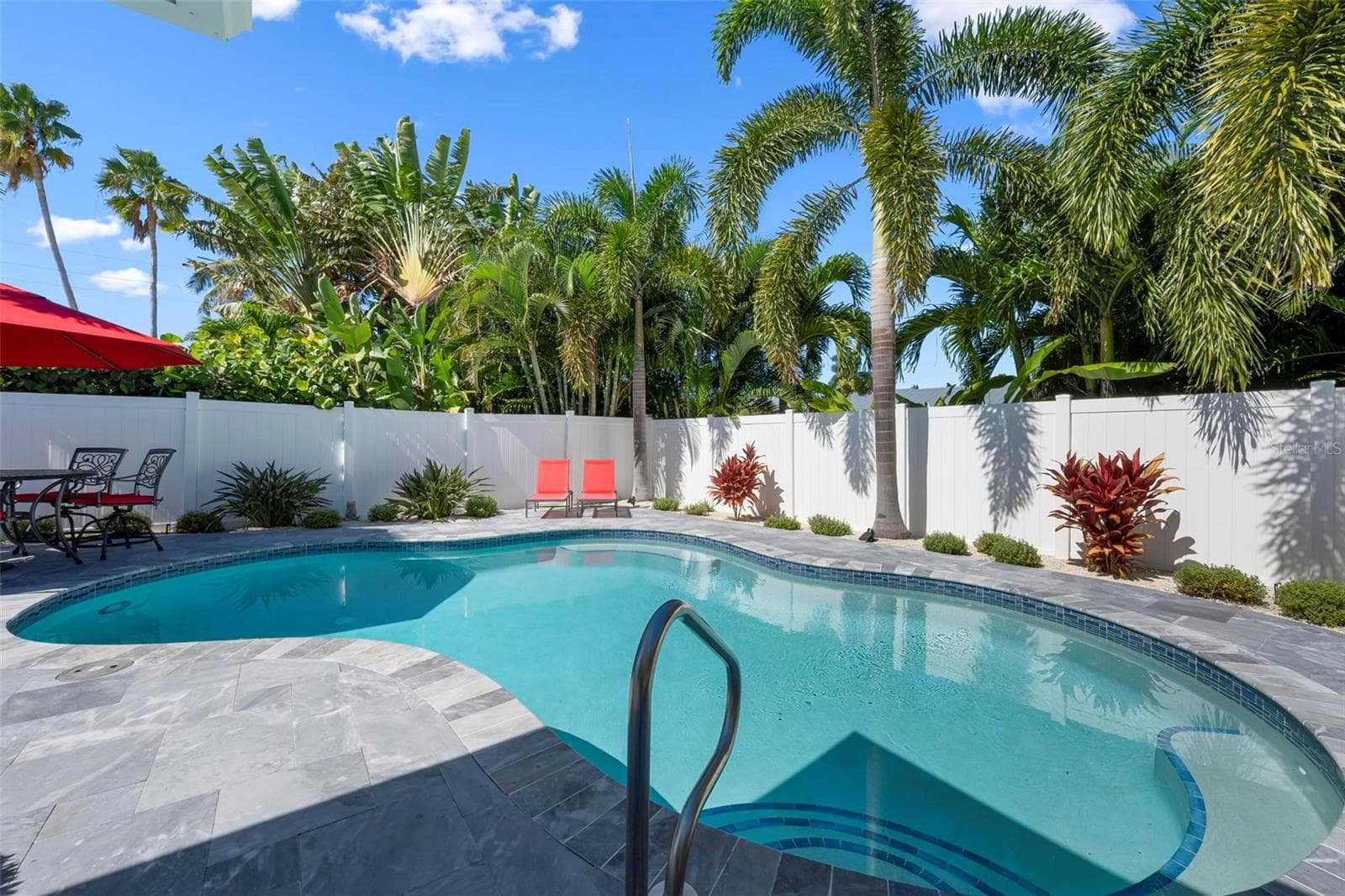 Heated saltwater pool - 504 69TH ST, HOLMES BEACH