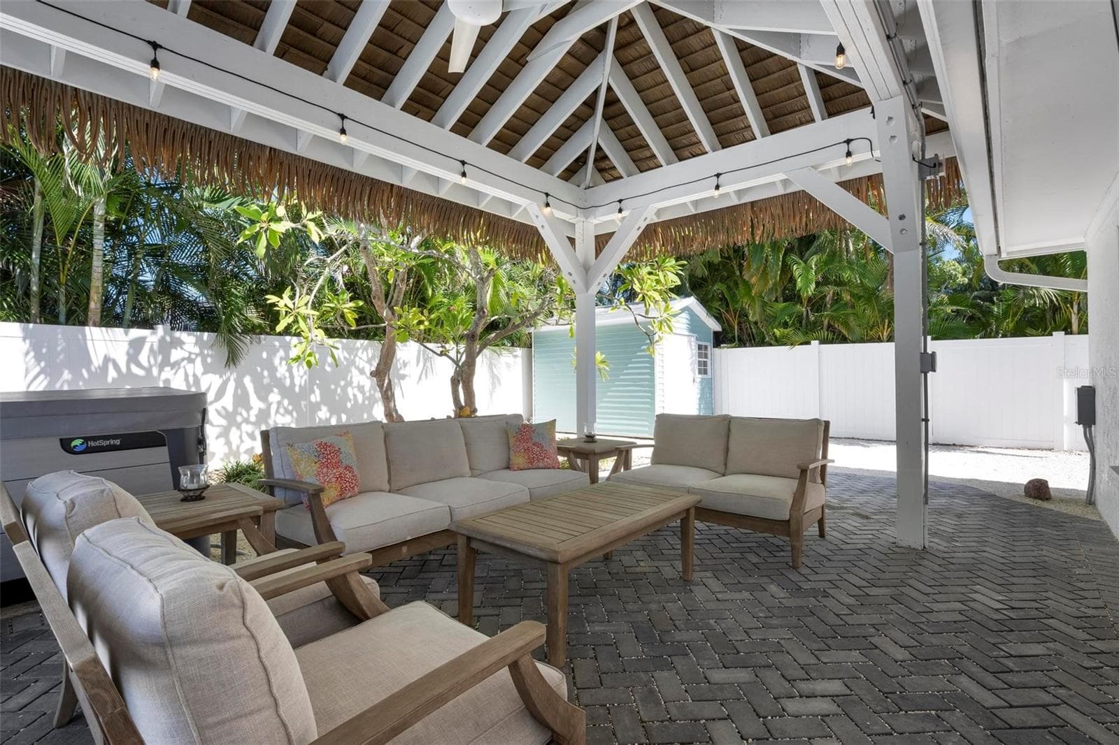 Tikki covered pergola - 504 69TH ST, HOLMES BEACH