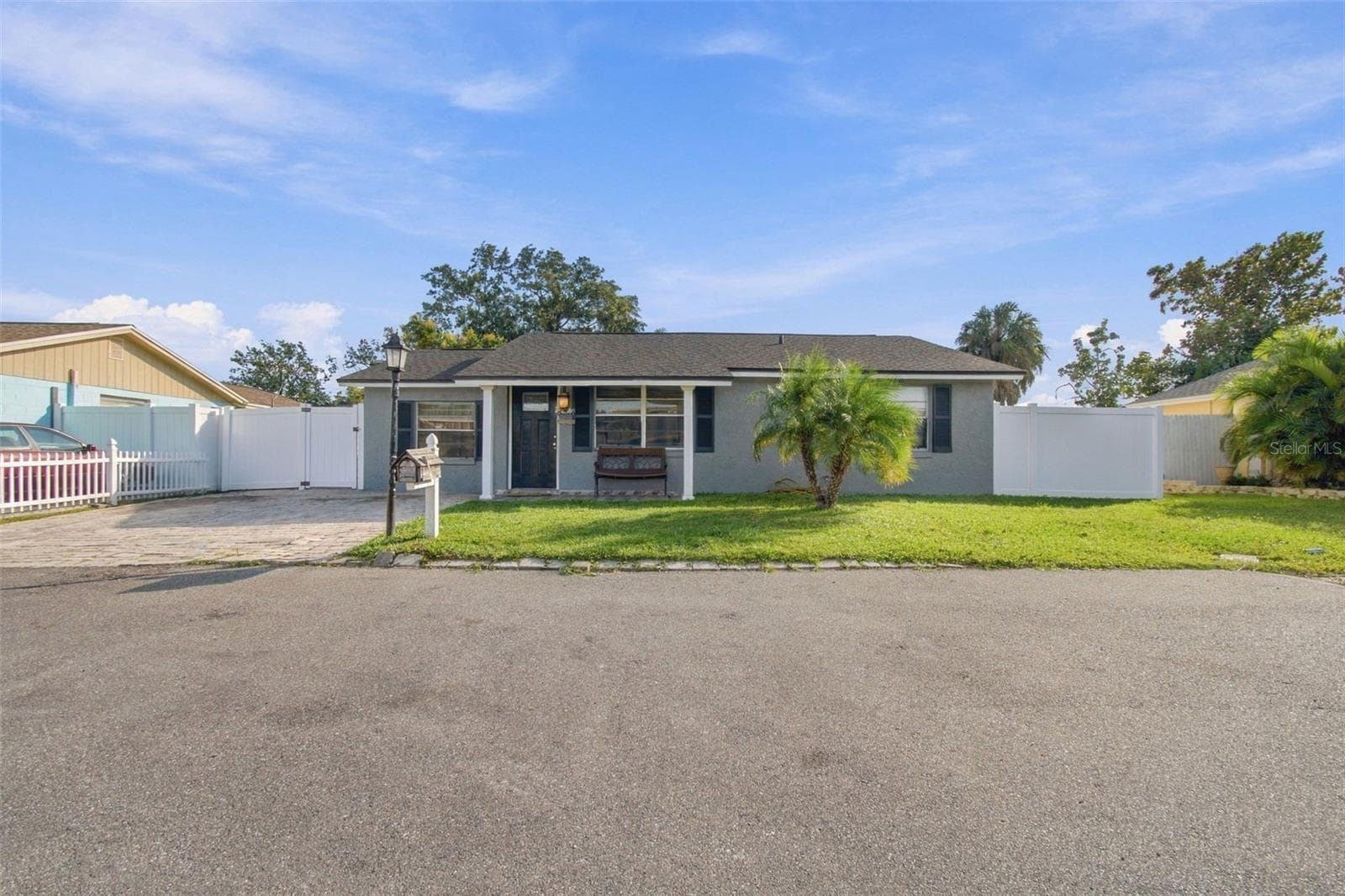 Single Family Residence at 10118 WHEATLEY HILLS CT, TAMPA, photo 8 of 82