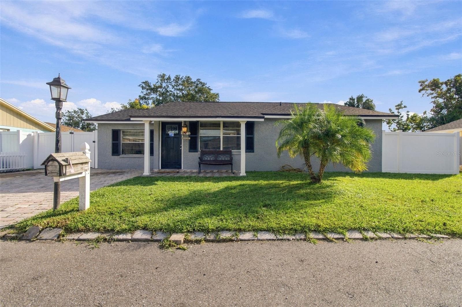 Single Family Residence at 10118 WHEATLEY HILLS CT, TAMPA, photo 10 of 82