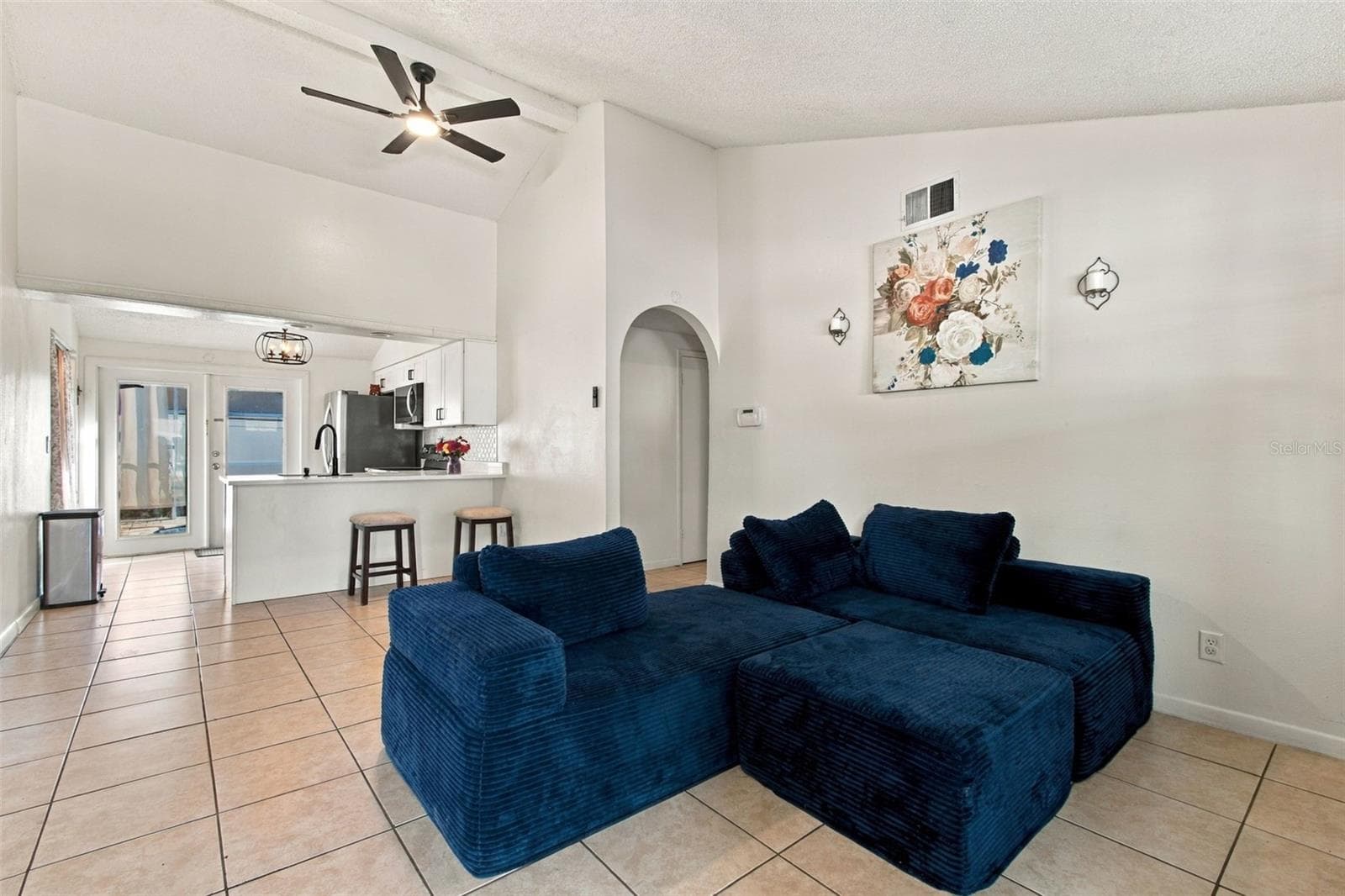 Single Family Residence at 10118 WHEATLEY HILLS CT, TAMPA, photo 13 of 82