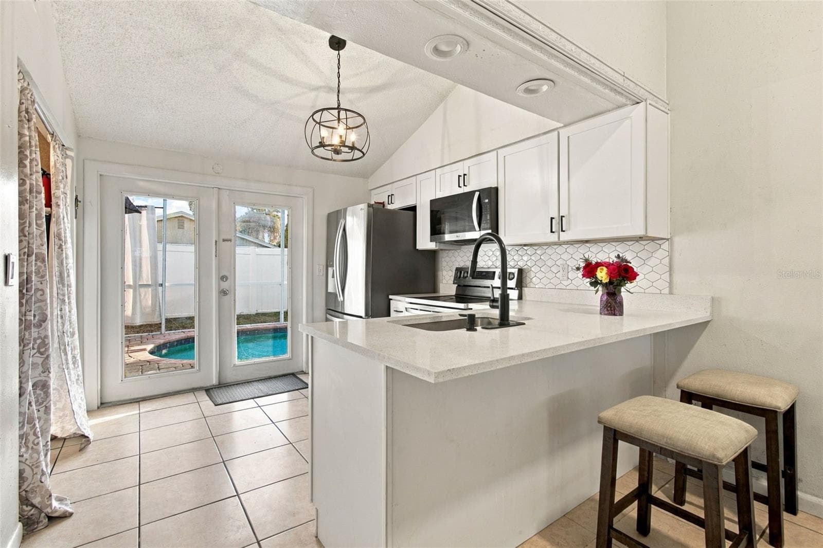 Single Family Residence at 10118 WHEATLEY HILLS CT, TAMPA, photo 20 of 82