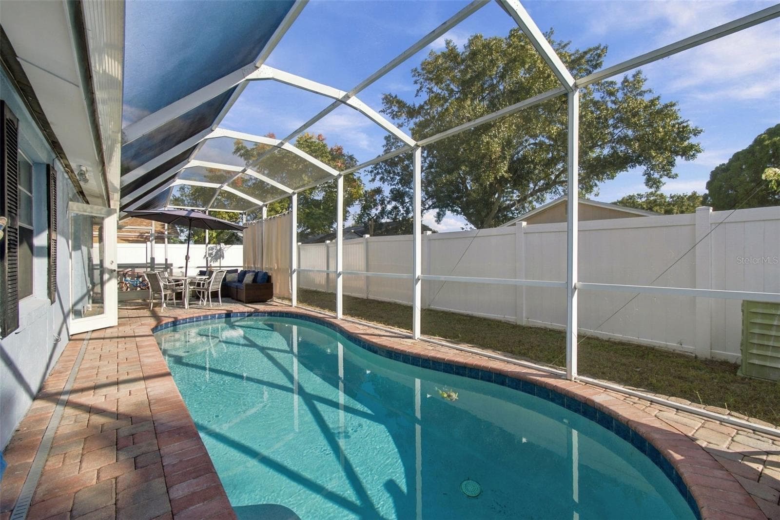 Single Family Residence at 10118 WHEATLEY HILLS CT, TAMPA, photo 2 of 82