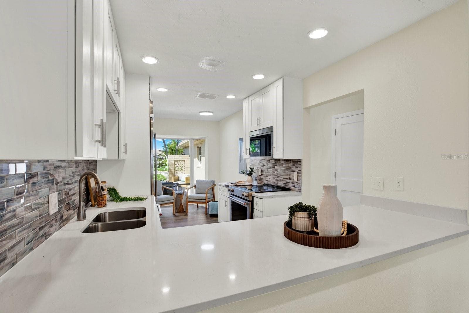 Kitchen - 594 BOCA CIEGA POINT BLVD N, ST PETERSBURG