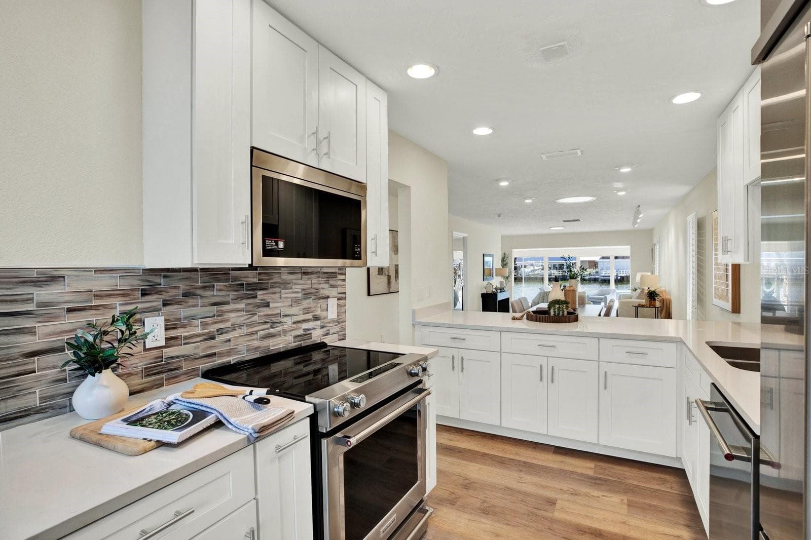 Kitchen - 594 BOCA CIEGA POINT BLVD N, ST PETERSBURG