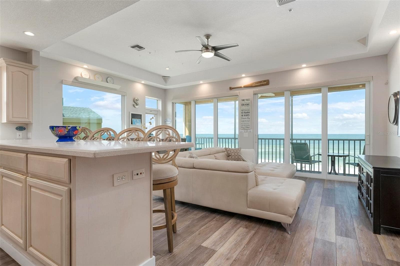 Open concept living - 1900 GULF DR N #1, BRADENTON BEACH