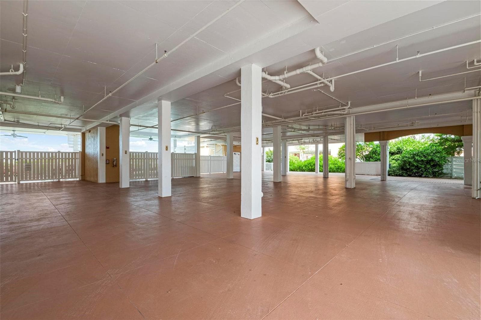 Underbuilding parking - 1900 GULF DR N #1, BRADENTON BEACH