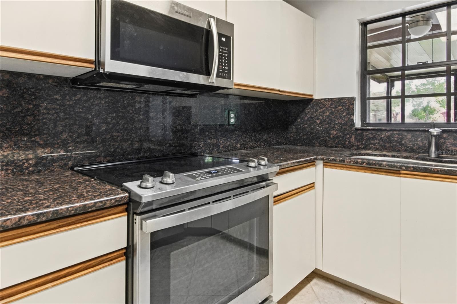 Townhouse at 1210 HOUNDS RUN, SAFETY HARBOR, photo 12 of 38