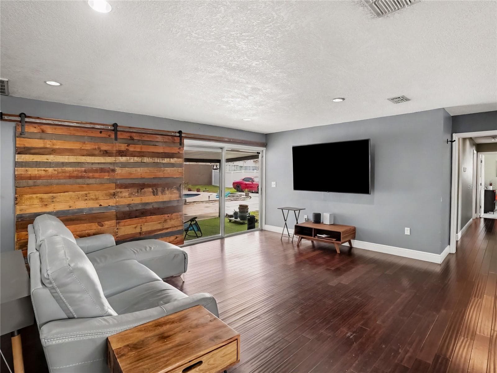 Single Family Residence at 5111 DARDEN AVE, BELLE ISLE, photo 8 of 27