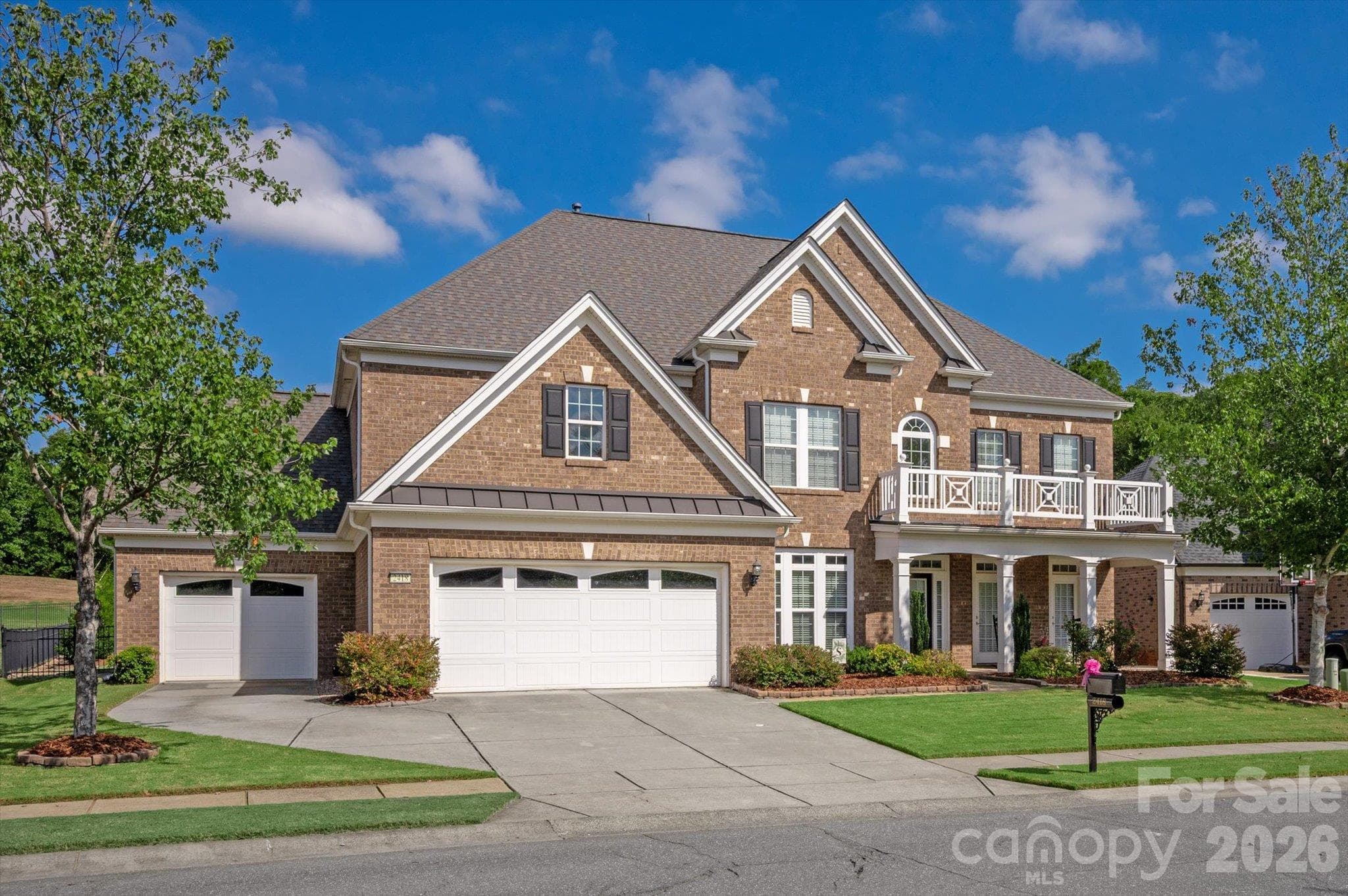Single Family Residence at 2418 Creek Manor Drive, Waxhaw, photo 2 of 31