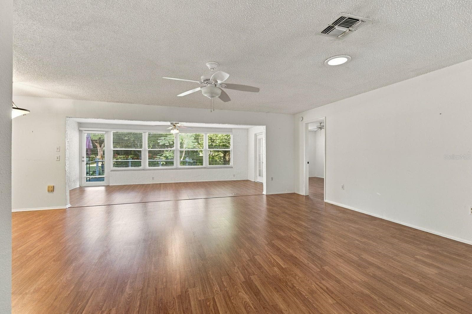 Single Family Residence at 3812 TARPON POINTE CIR, PALM HARBOR, photo 4 of 45