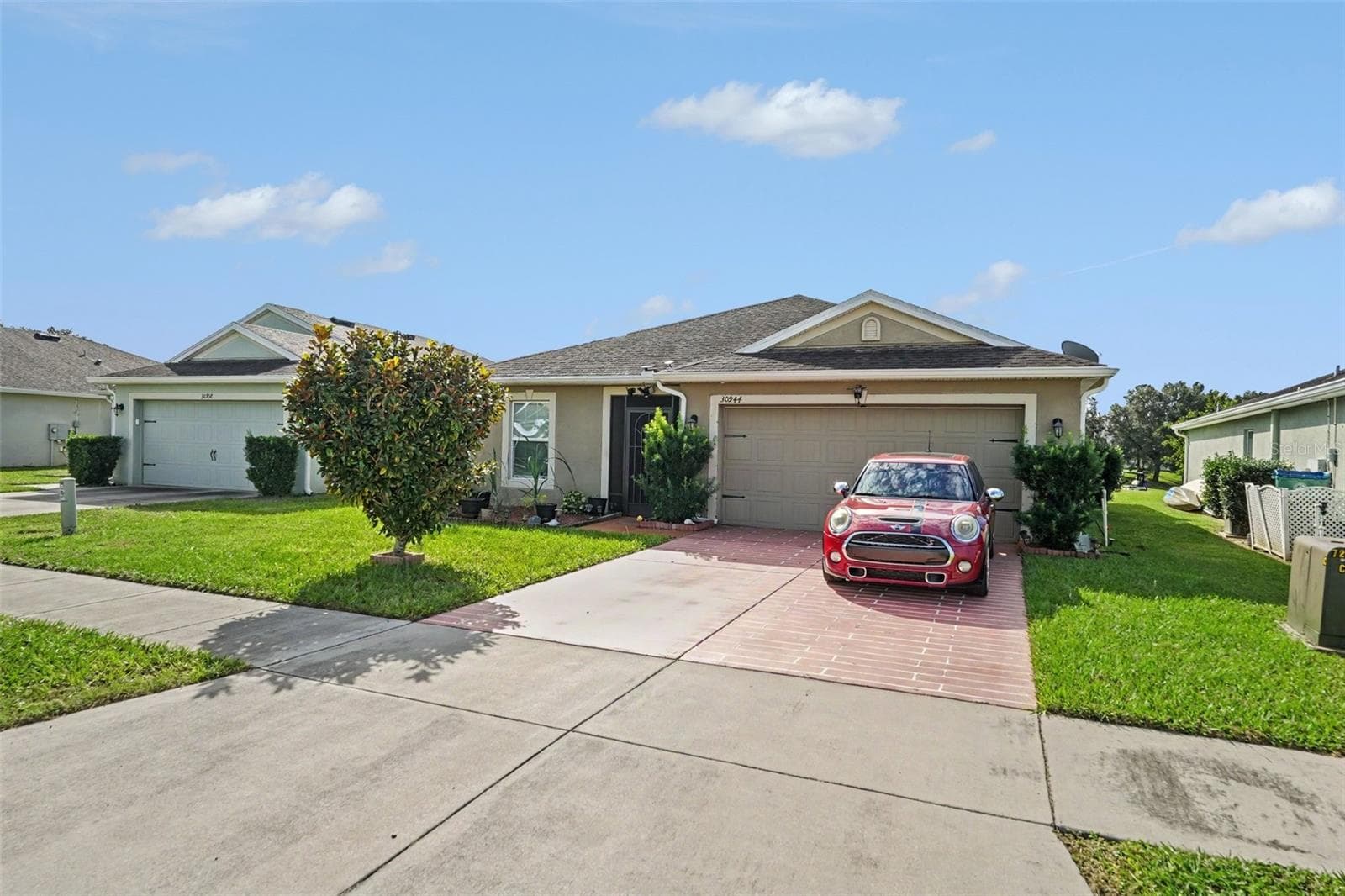 Single Family Residence at 30944 WATER LILY DR, BROOKSVILLE, photo 2 of 15