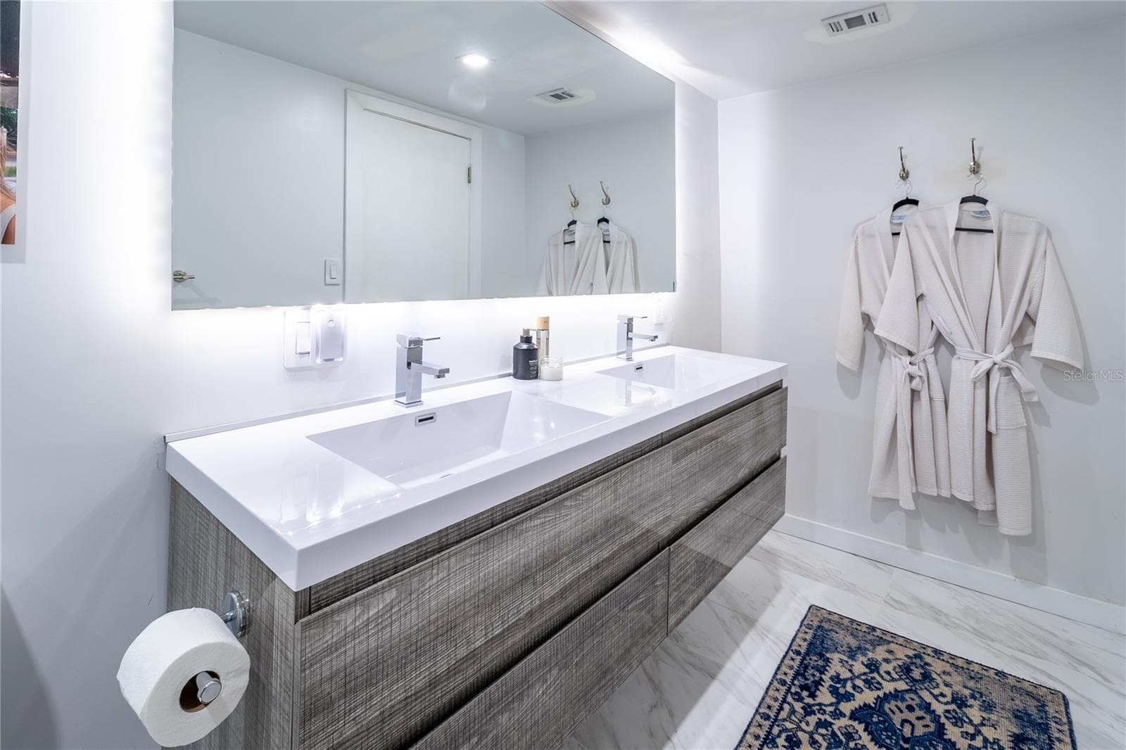 Condominium at 2611 BAYSHORE BLVD #205, TAMPA, photo 23 of 34