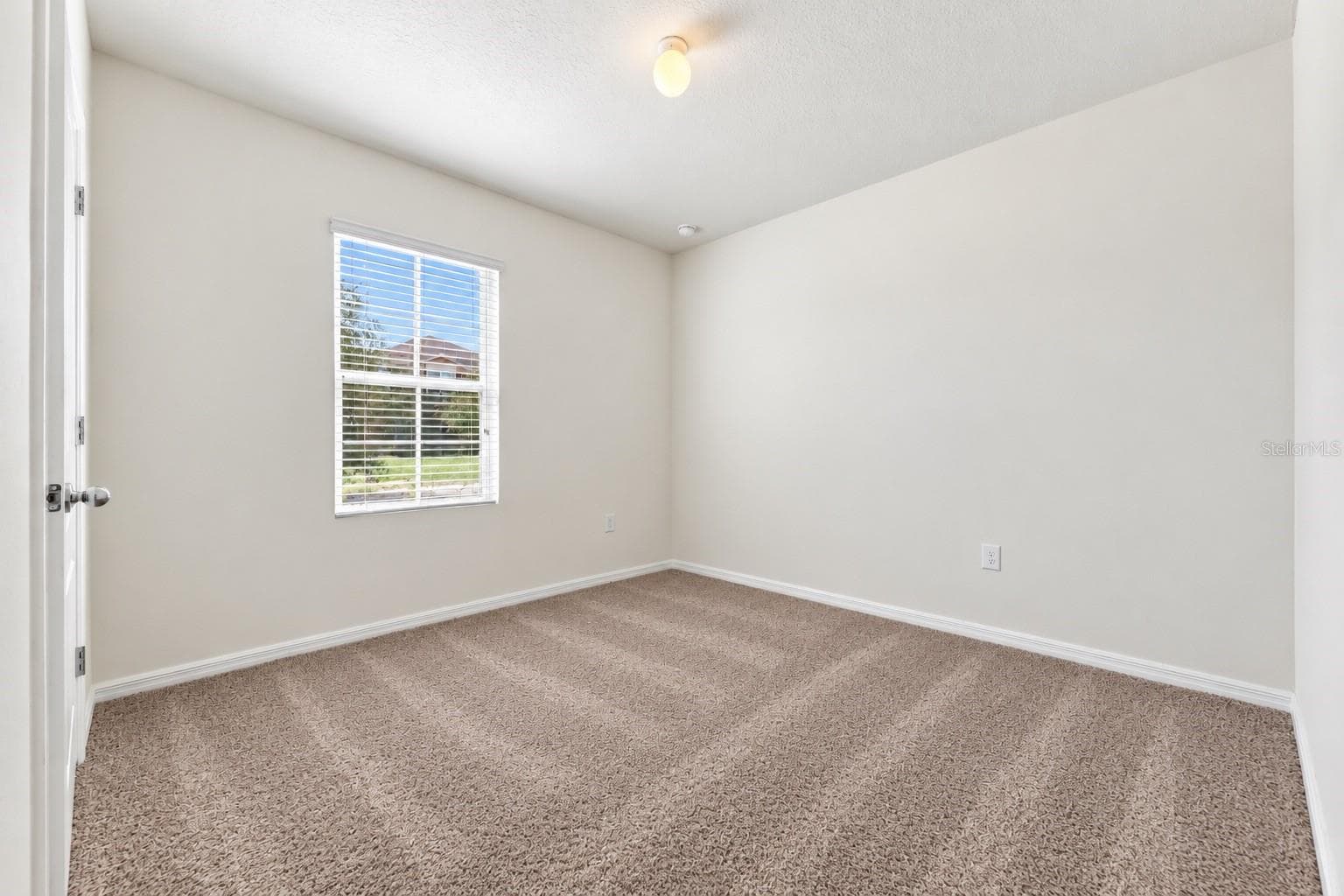 Single Family Residence at 320 ABERDEEN DR, DAVENPORT, photo 16 of 29