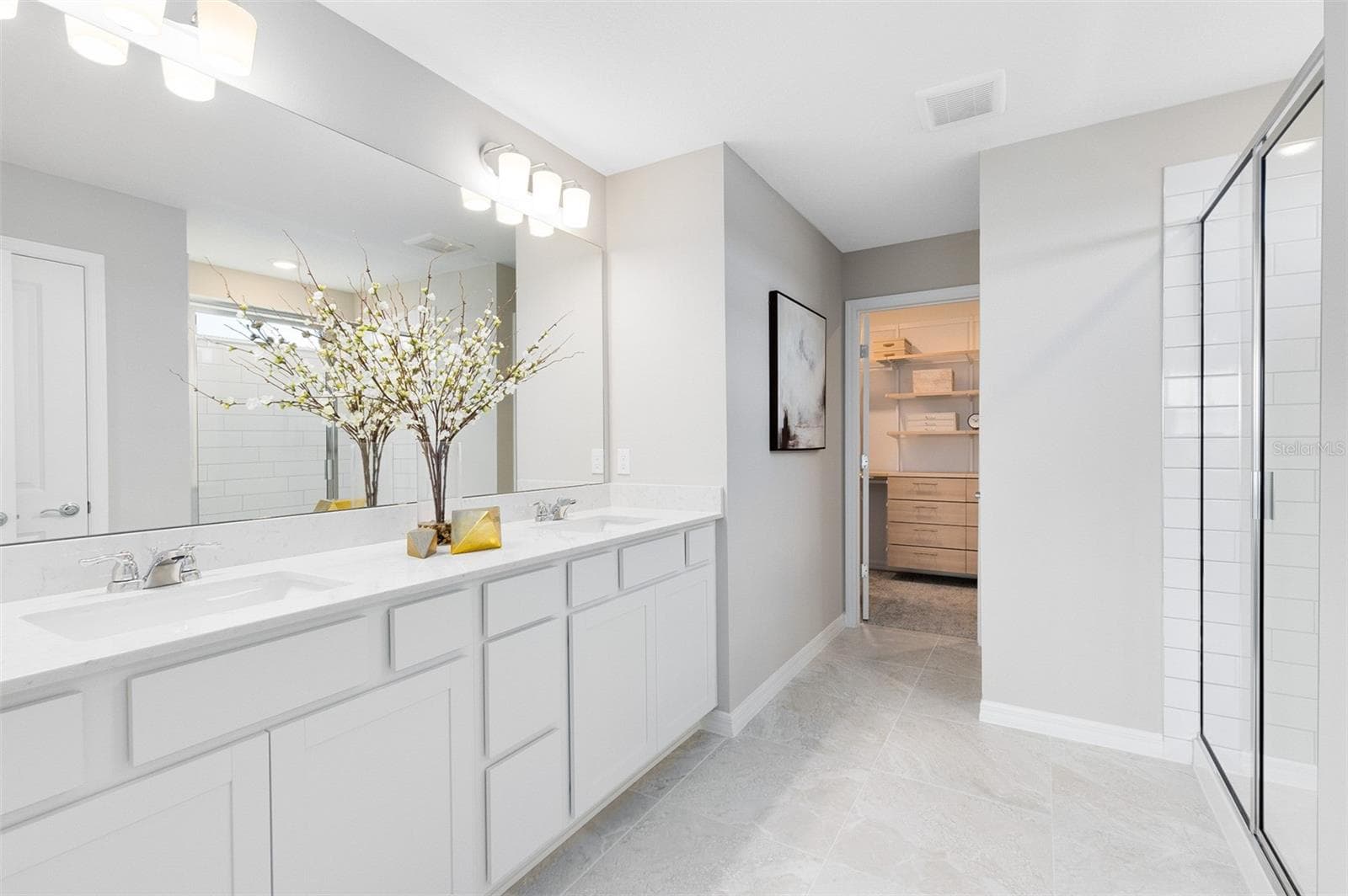 Actual home photo. Colors, finishes, textures and options may appear differently in person due to variations in monitors and viewing devices. - 5064 OAK SEED WAY, ST CLOUD